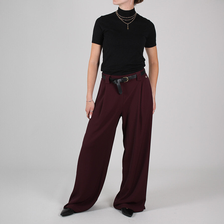 Damenhose mit weitem Bein und hoher Taille