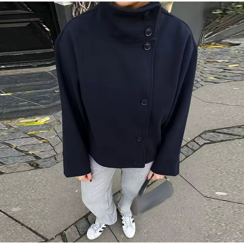 Kurze Damenjacke mit doppelter Knopfleiste