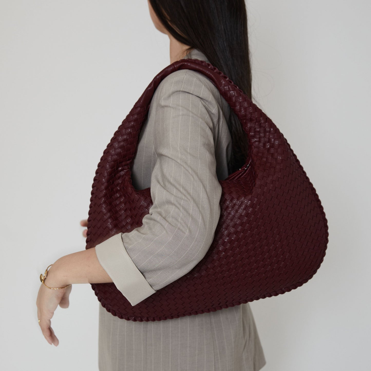 Damen-Umhängetasche aus veganem Leder | Laptop 16 Zoll